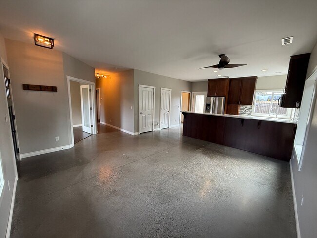 Foto del edificio - Fantastic 3 Bed/2 Bath Single Family Home in SE Bend