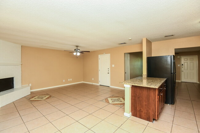 Foto del edificio - 3713 Arnold Dr