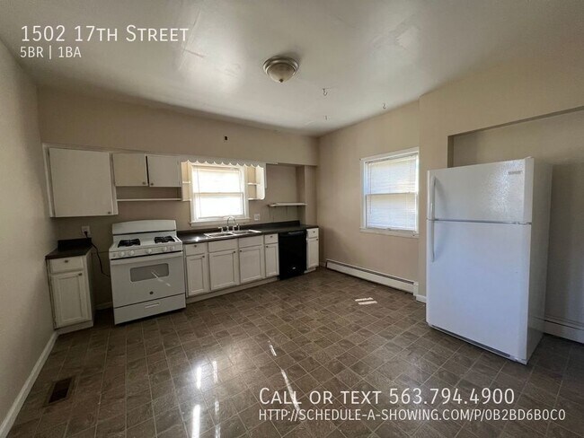 Building Photo - 5 bedroom 1 bathroom in Moline, Illinois!