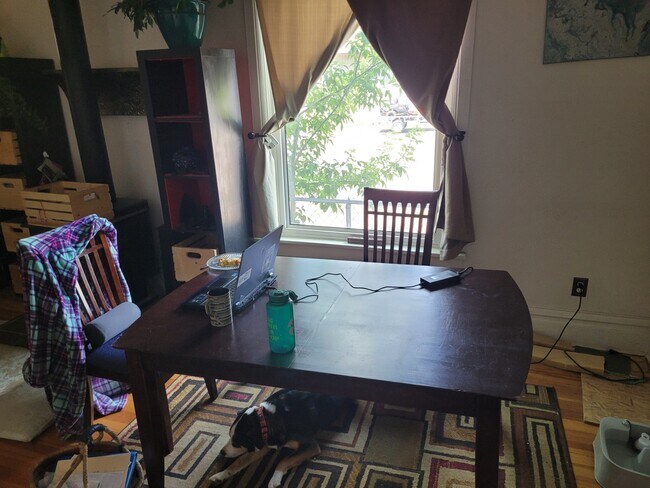 Foto del edificio - 314 E 19th St