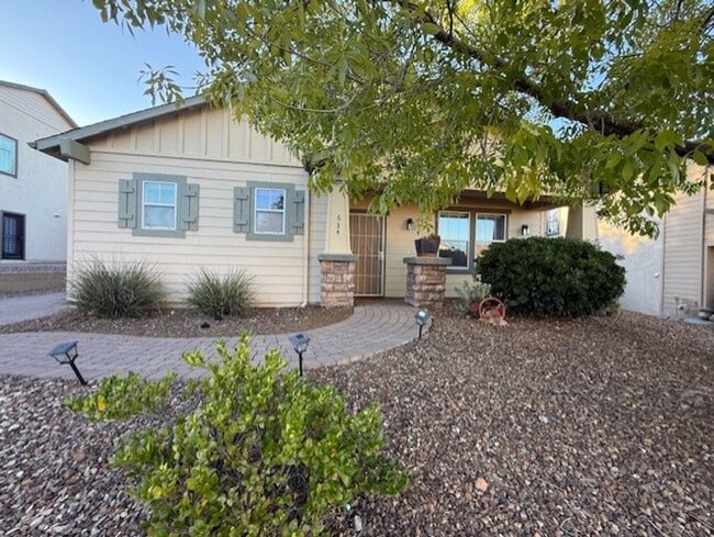 Building Photo - Reduced!!!  Beautiful 2-bedroom 2 Bath with Den in Mountain Gate Contact Property Pros