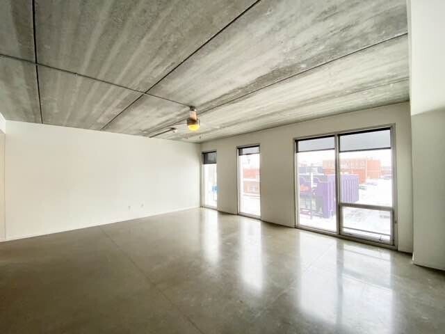 Foto del edificio - 350 E Locust St
