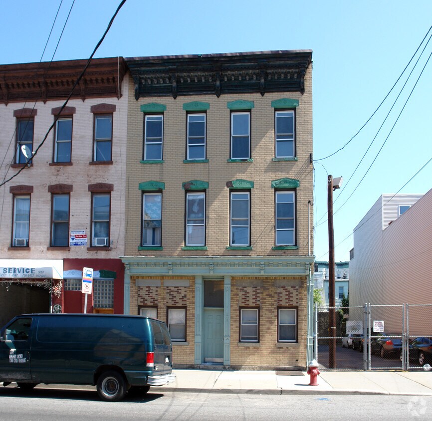 Building Photo - 398 Palisade Ave