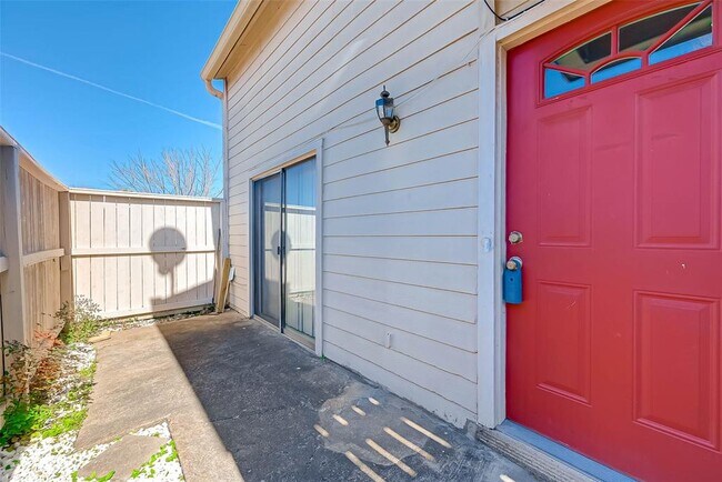 Building Photo - 9512 Pagewood Ln
