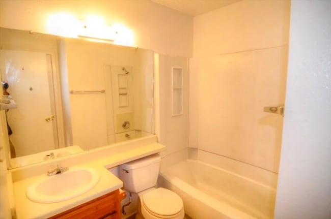 Building Photo - 9423 Olde Towne Row