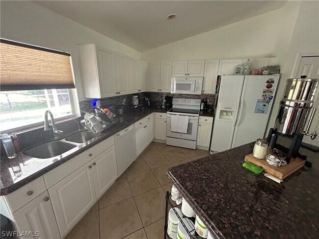 Foto del edificio - 1810 SW 36th Terrace