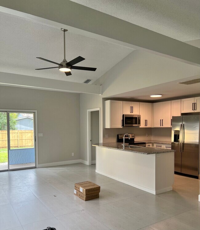 Building Photo - 4964 Dover Cir