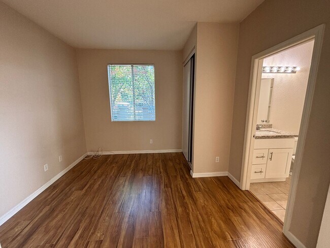 Foto del edificio - Lake Access Laguna West Property