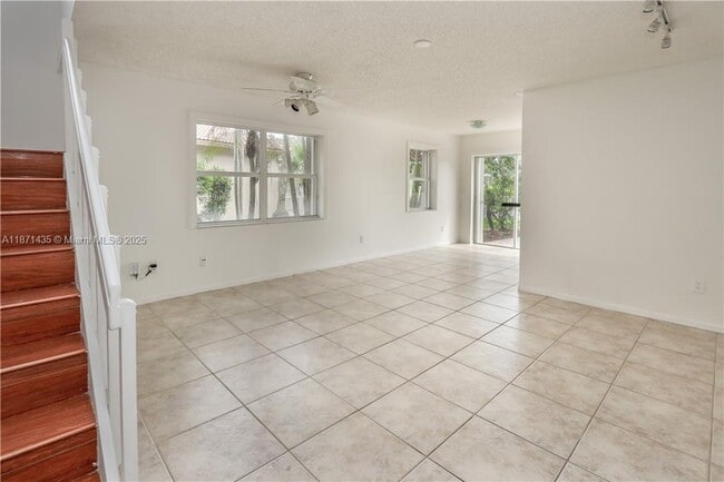 Foto del edificio - 17165 NW 13th St