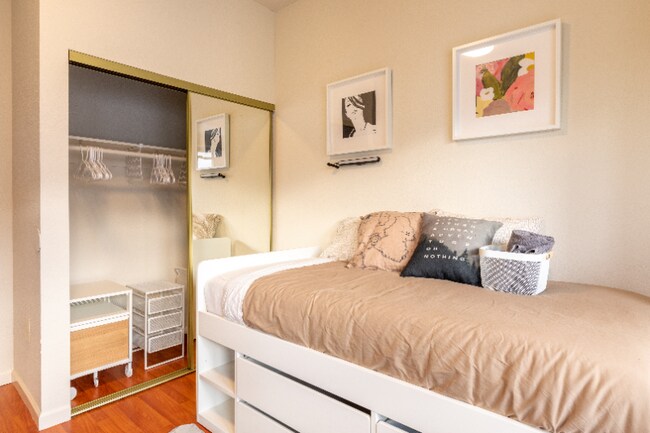 Foto del edificio - 2221 Dwight Way