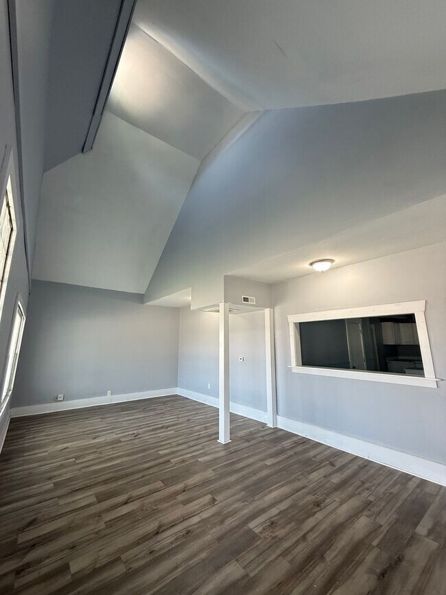 Building Photo - 2809 Columbia Ave