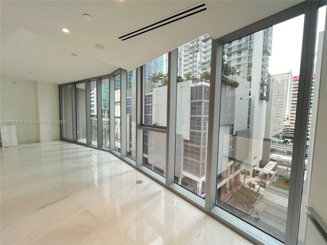 Foto del edificio - 300 Biscayne Blvd Way