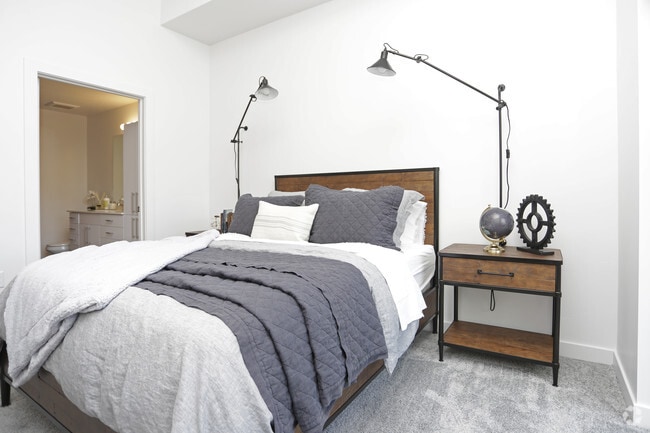 2BR, 2BA - 991 SF - Rockpoint Apartments