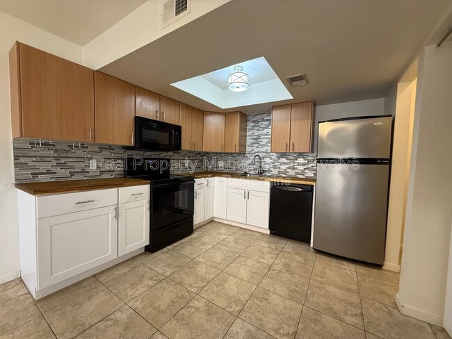 Foto del edificio - 2146 E 10th St