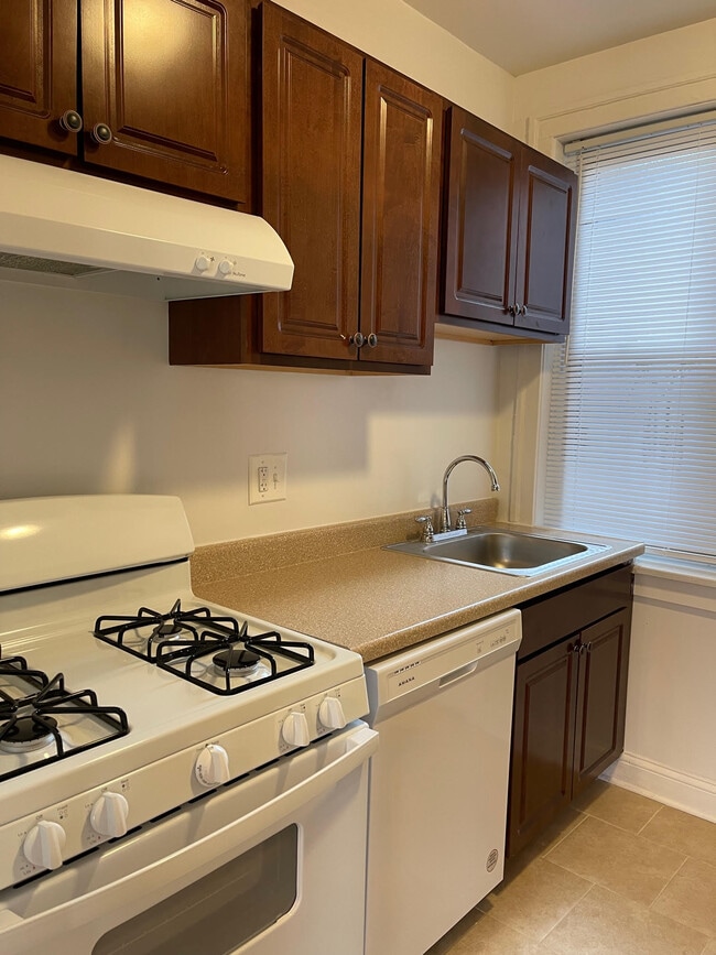 Building Photo - 1640 W Estes Ave