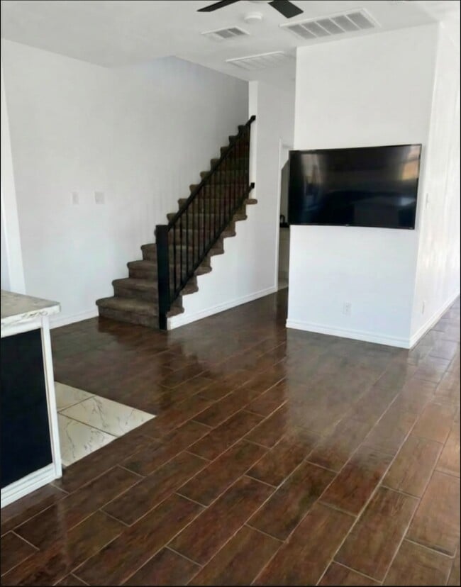 Building Photo - 5519 Osprey Dr