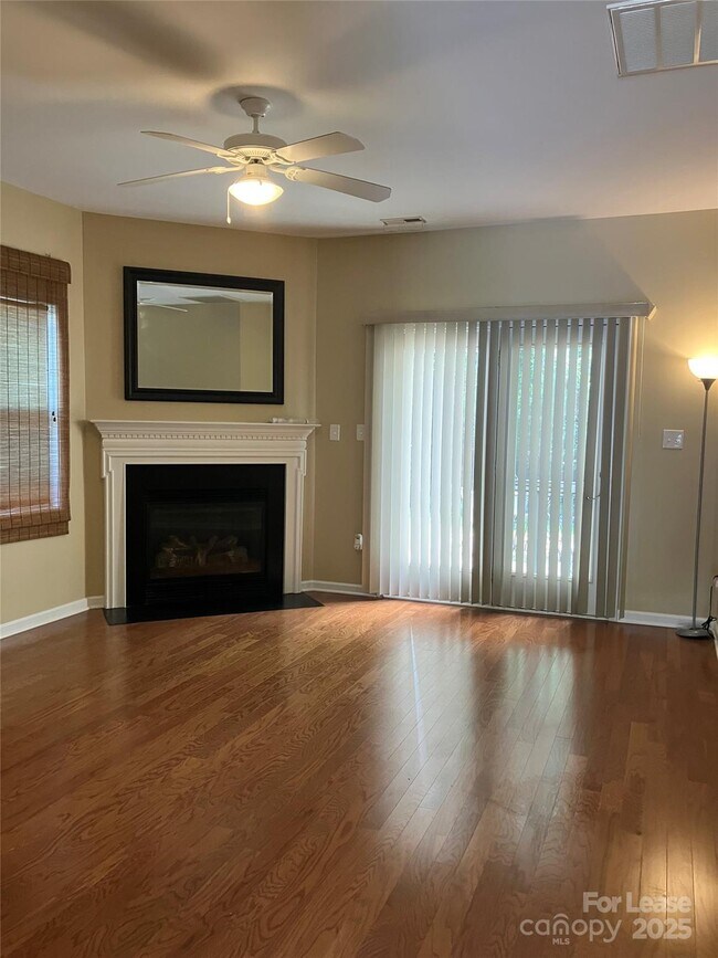 Foto del edificio - 758 Whitetail Creek Way