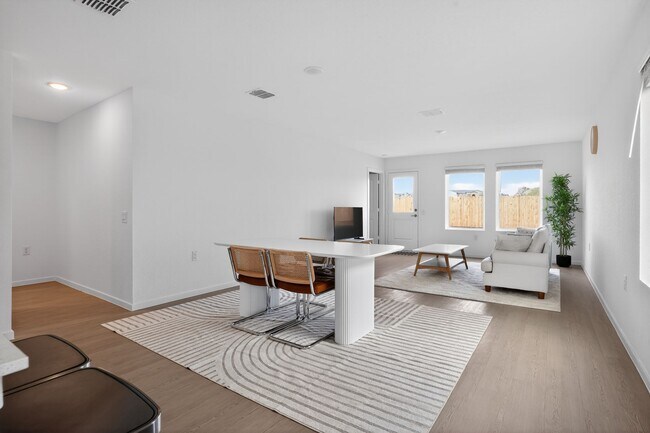 Foto del edificio - 1451 Neria Loop