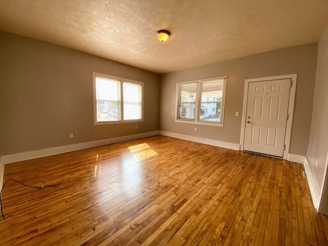 Foto del edificio - 66 Diamond Ave NE