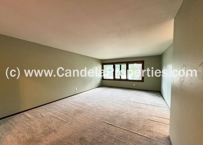 Building Photo - 2970 Shoreham Cir