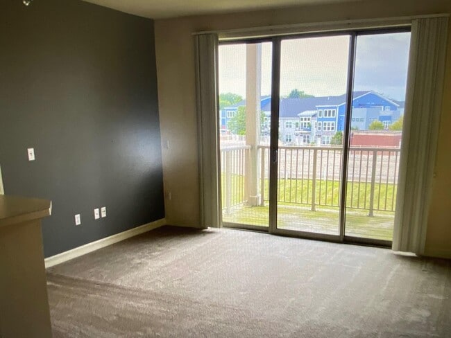 Building Photo - 4110 S Lake Dr