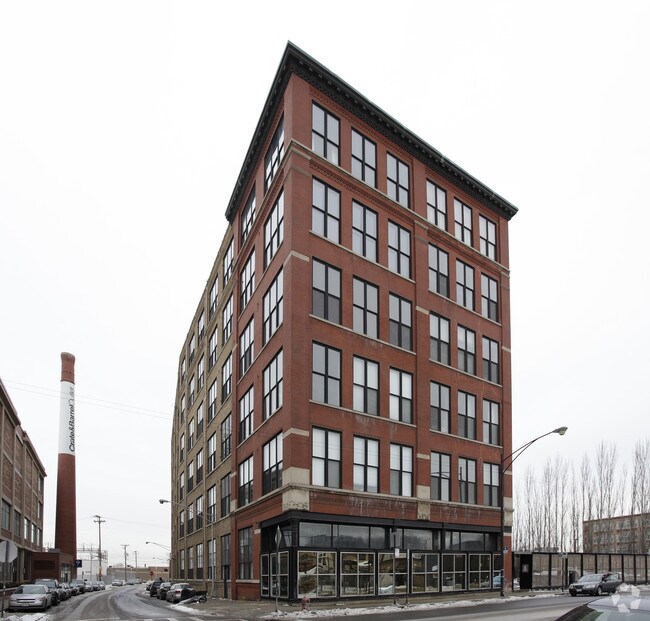 Primary Photo - 1872 N Clybourn Ave