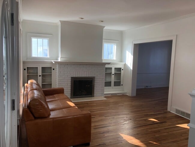 Building Photo - 709 Woodland Ave