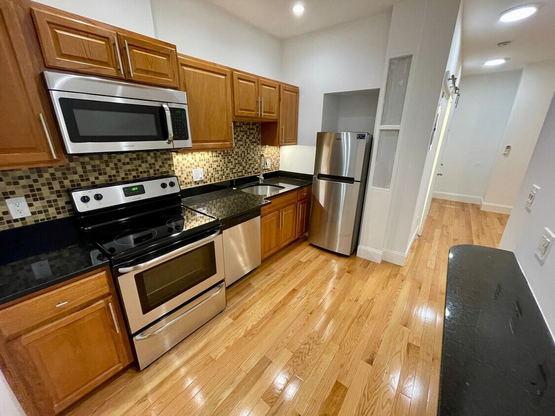 Primary Photo - $2850 - beacon hill one bed with modern ki...