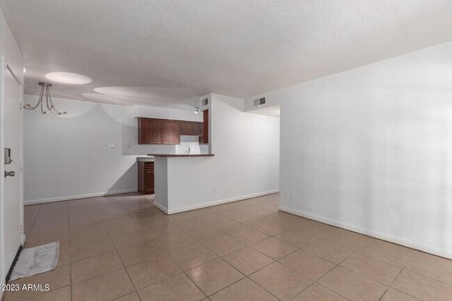 Foto del edificio - 5995 N 78th St