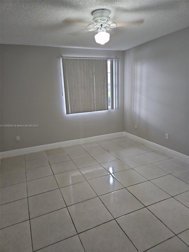 Building Photo - 1249 SW 46th Ave