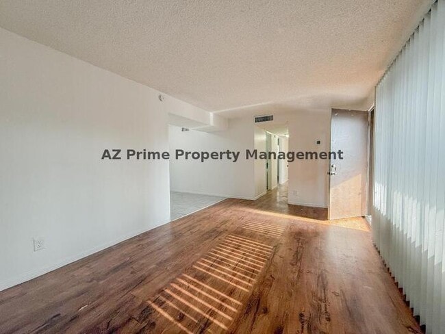 Building Photo - 2415 W Hazelwood St