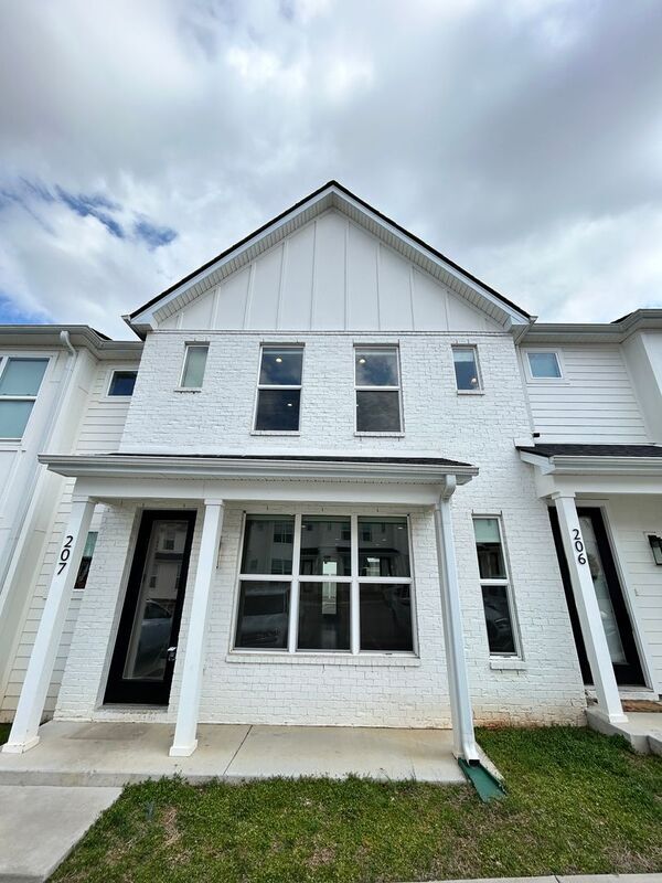 Foto principal - 207 Jeffries Wy