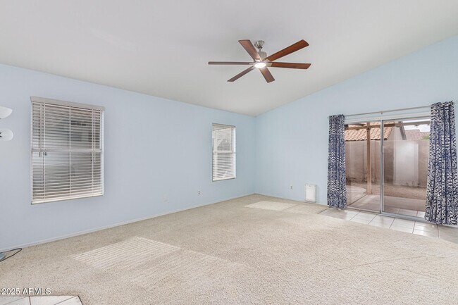 Foto del edificio - 3490 W Golden Ln