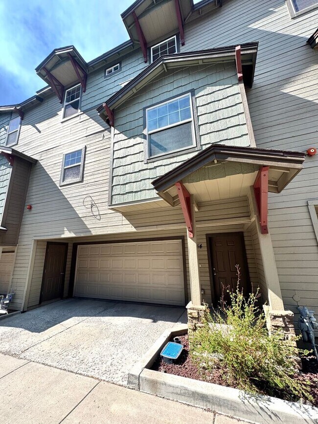 Building Photo - 2544 W Pikes Peak Dr