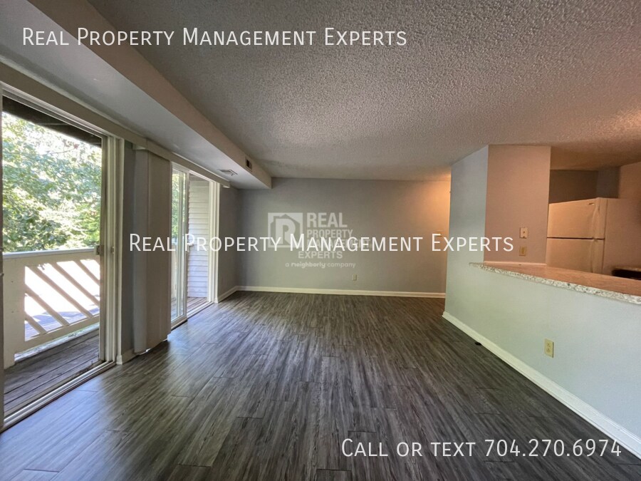 Foto principal - 9541 Shannon Green Dr