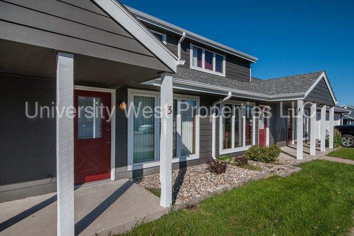 Primary Photo - 1001 Pinon Dr