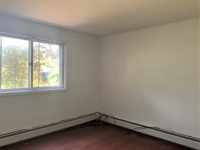 Building Photo - 1698 Alison Dr
