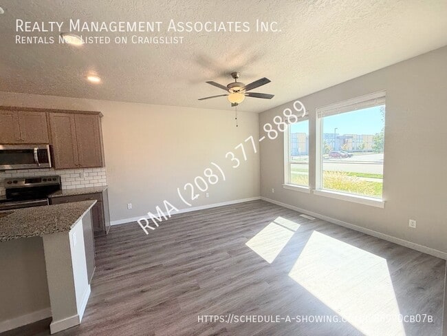 Building Photo - 4727 W Santa Fe Ln
