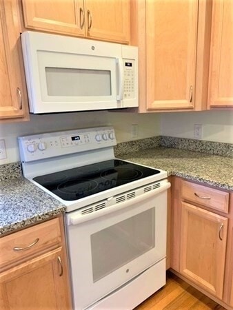 Building Photo - 7 High Street Pl