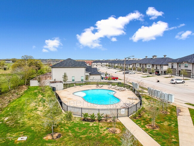 Building Photo - 316 Sageway Ct
