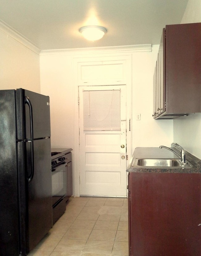 Building Photo - Astoria Properties