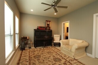 Building Photo - 5525 Kiam St