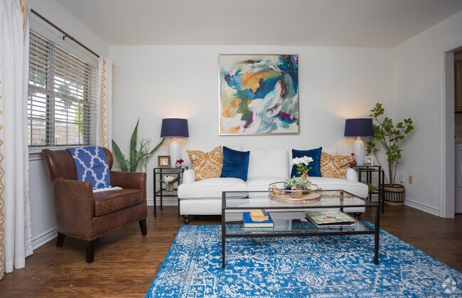 2HAB, 2BA - 1,150 ft² - Edenborn Courts and Gardens