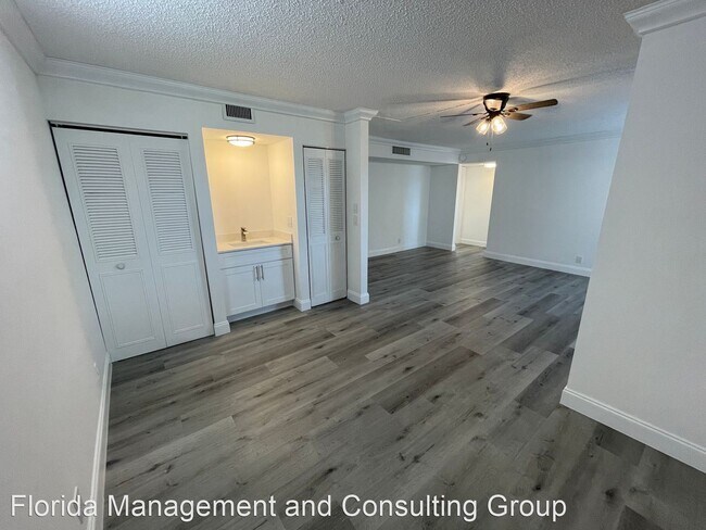 Foto del edificio - 2 br, 2 bath House - 5220 Las Verdes Circl...