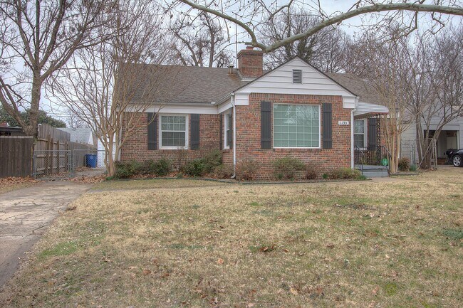 Building Photo - 1133 S Oswego Ave