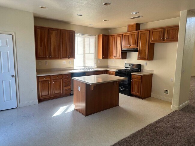Building Photo - 2319 Cool Springs Ct