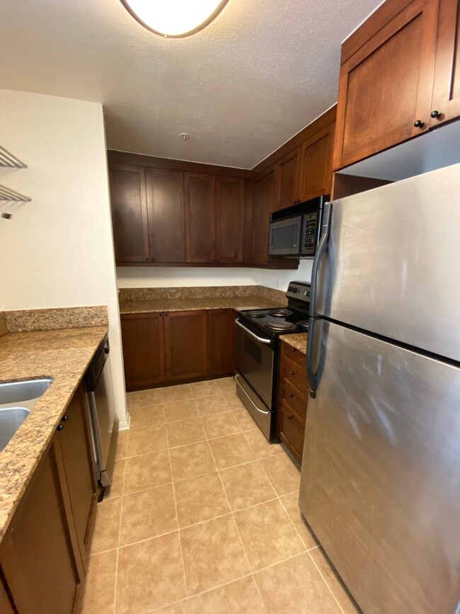 Foto del edificio - 2 Bedroom-2 Bathroom Single Story Condo; 2...
