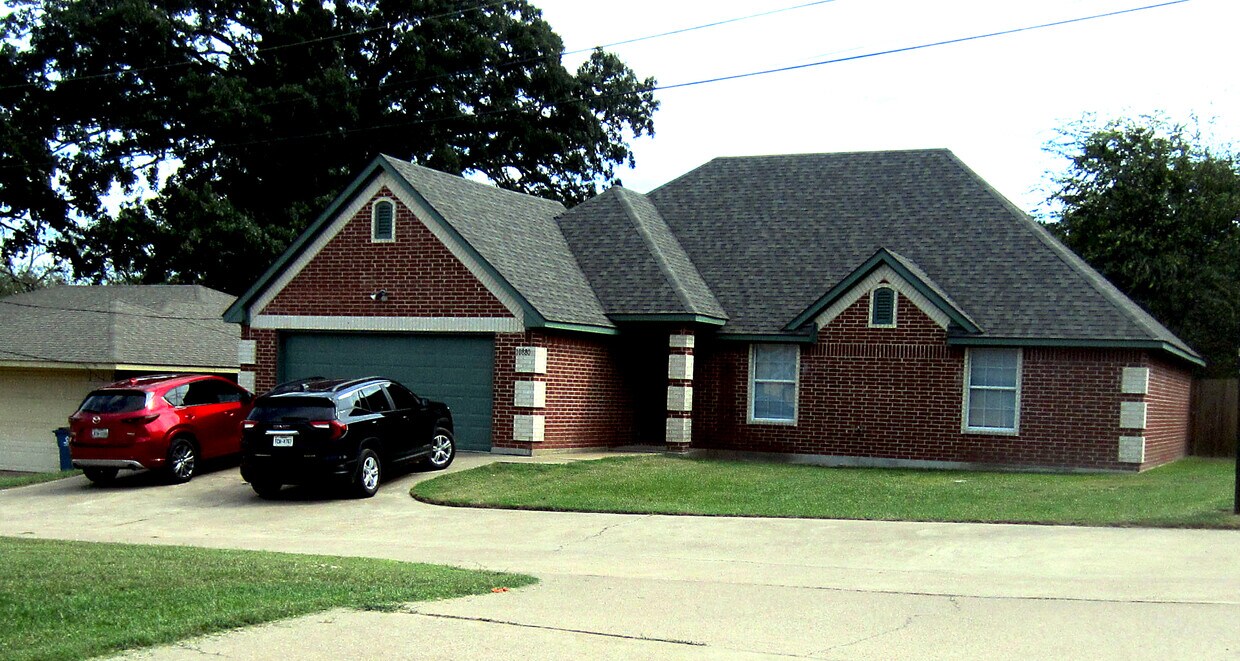 Foto principal - 10880 Park Pl