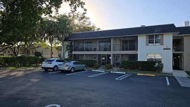 Foto del edificio - 2810 Riverside Dr