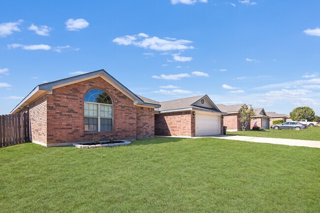 Building Photo - 2205 Joseph Dr
